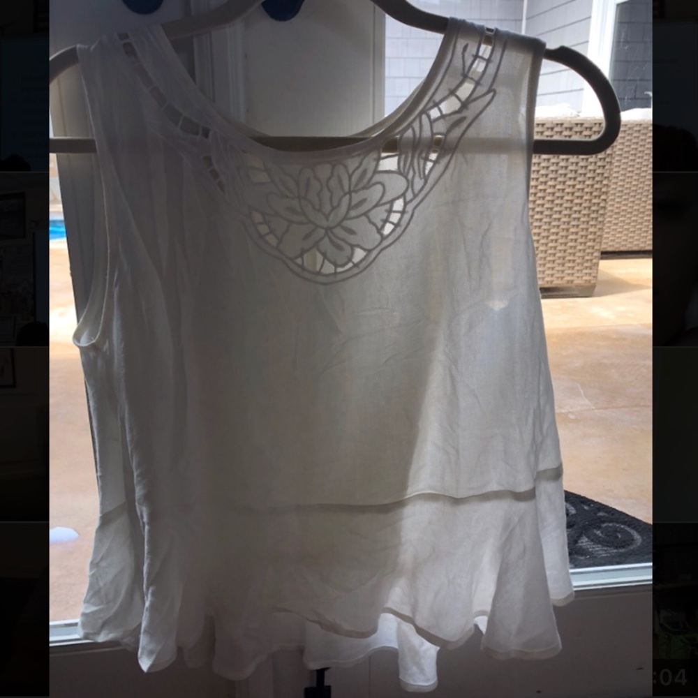 PRETTY WHITE LACED TOP
